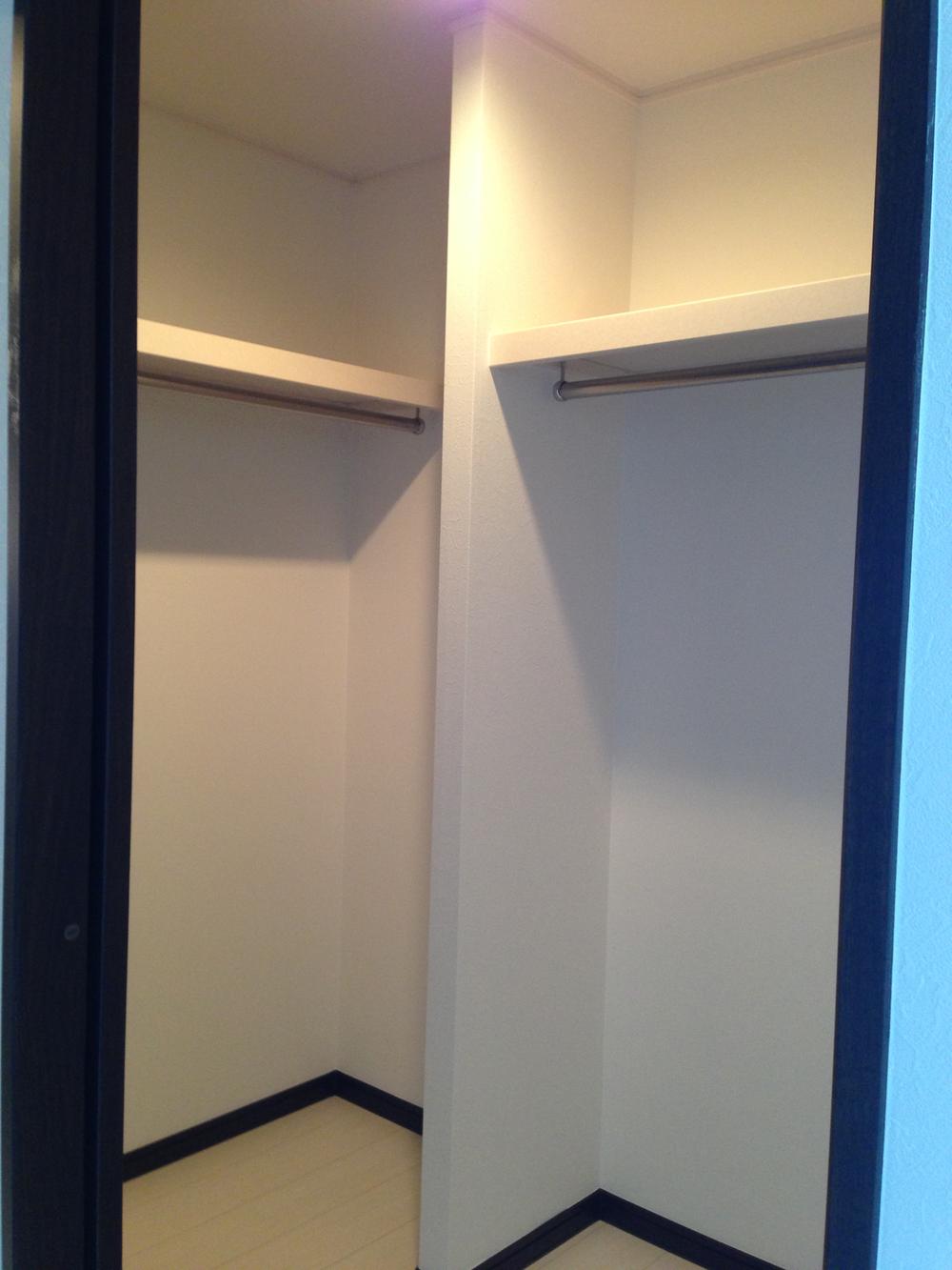 Receipt. Walk-in closet is. (December 2013) Shooting