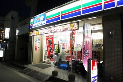 Convenience store. Three F until the (convenience store) 361m