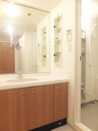 Wash basin, toilet. Wash room faucet exchange / Floor cushion floor re-covering
