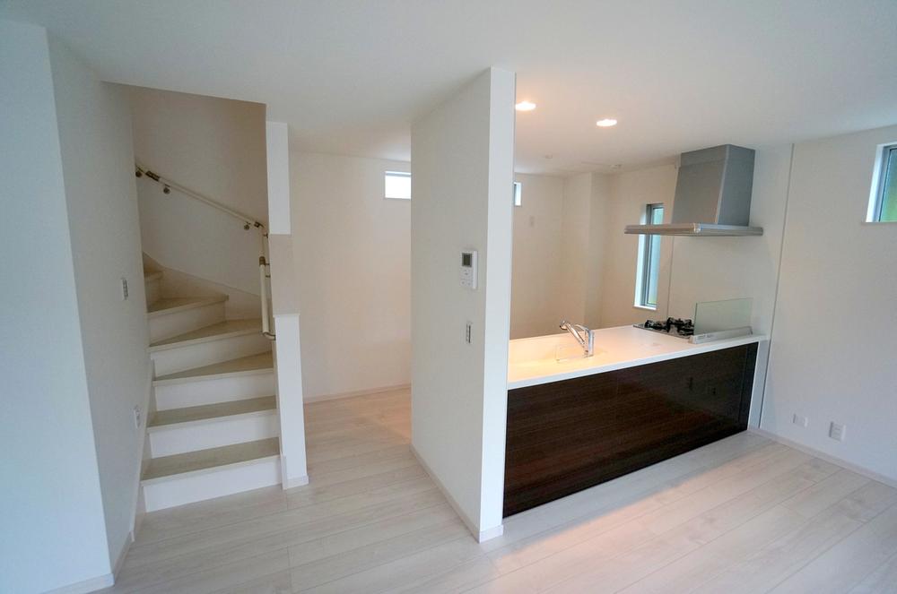 Same specifications photo (kitchen). Seller construction cases