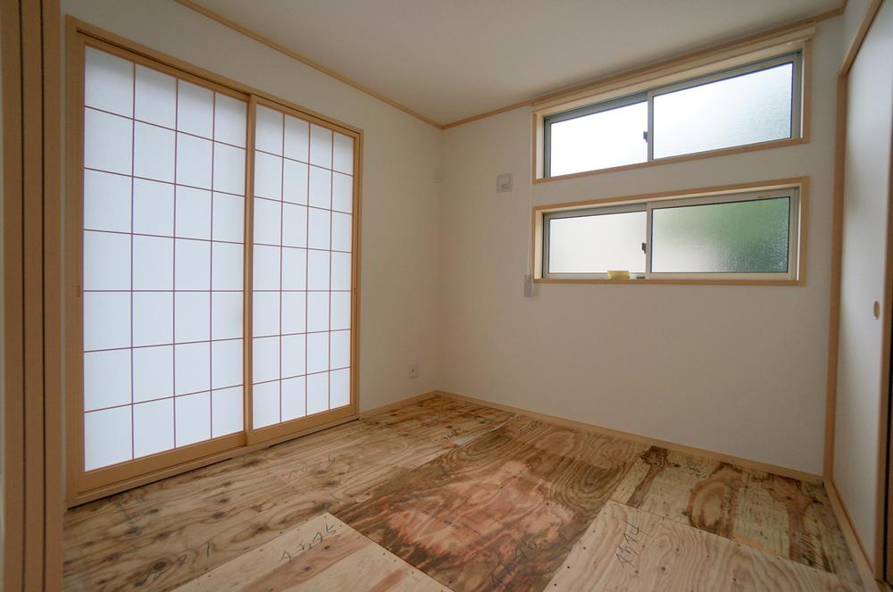 Non-living room. Seller construction cases