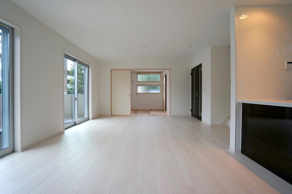 Same specifications photos (living). Seller construction cases