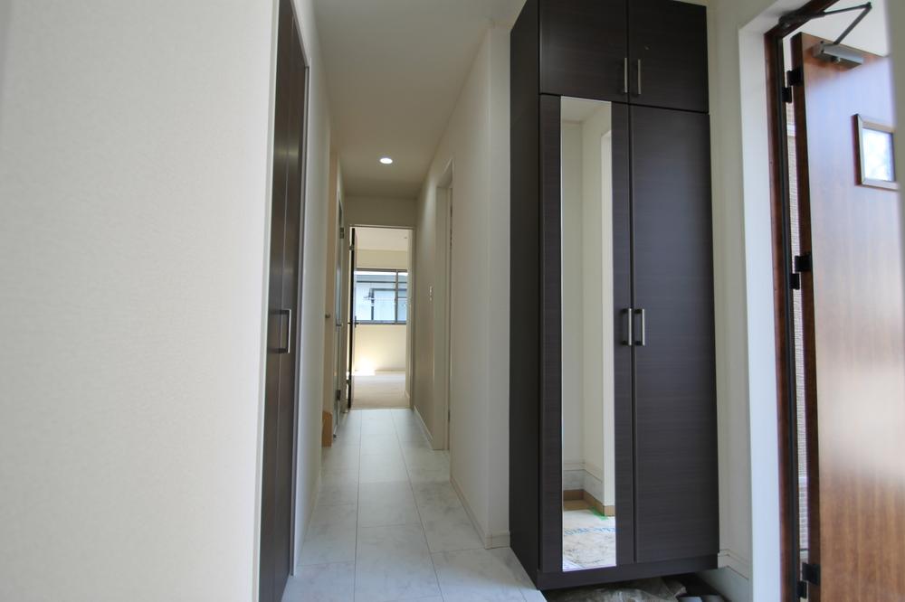 Entrance. Local (September 2013) Shooting