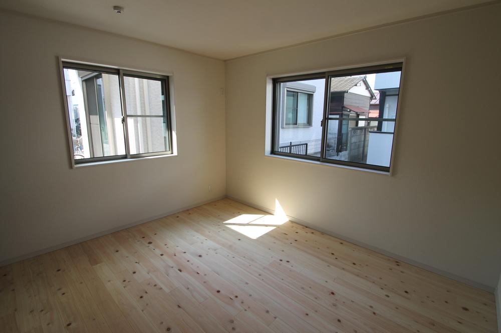 Non-living room. Friendly wood to people home