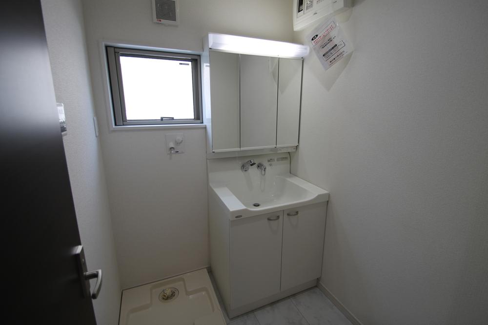 Wash basin, toilet. Indoor (September 2013) Shooting