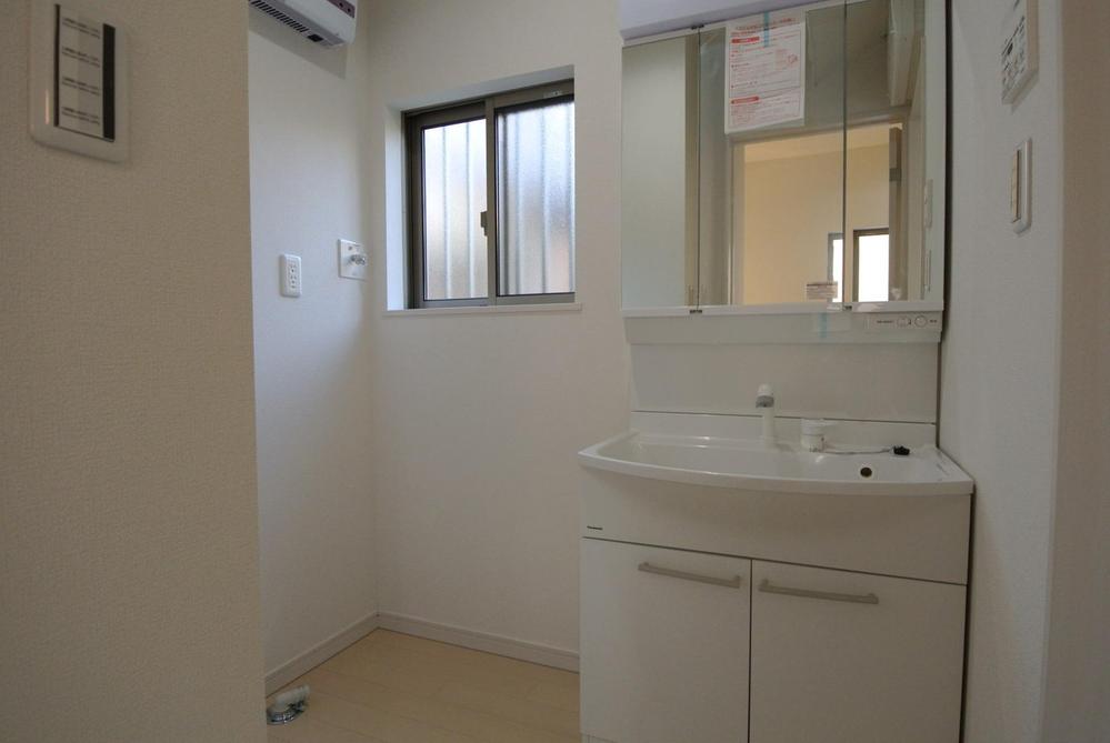 Wash basin, toilet. Interior