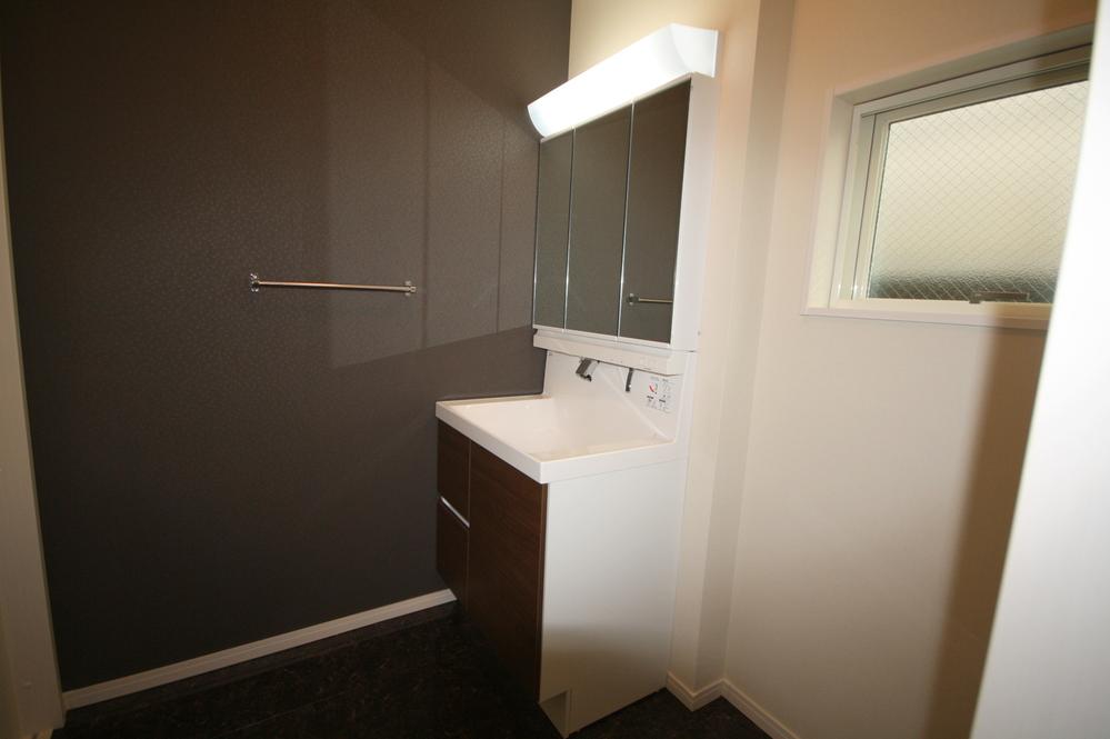 Wash basin, toilet. Indoor (September 2013) Shooting