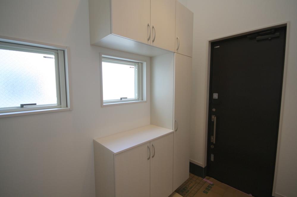 Entrance. Indoor (September 2013) Shooting