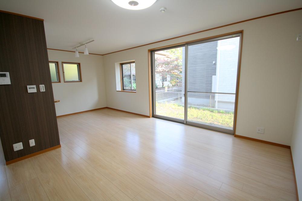 Living. Local (11 May 2013) Shooting