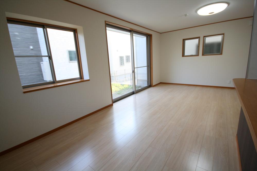 Living. Local (11 May 2013) Shooting