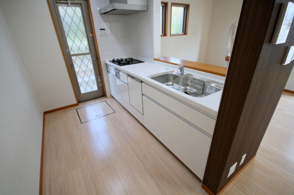 Kitchen. Local (11 May 2013) Shooting