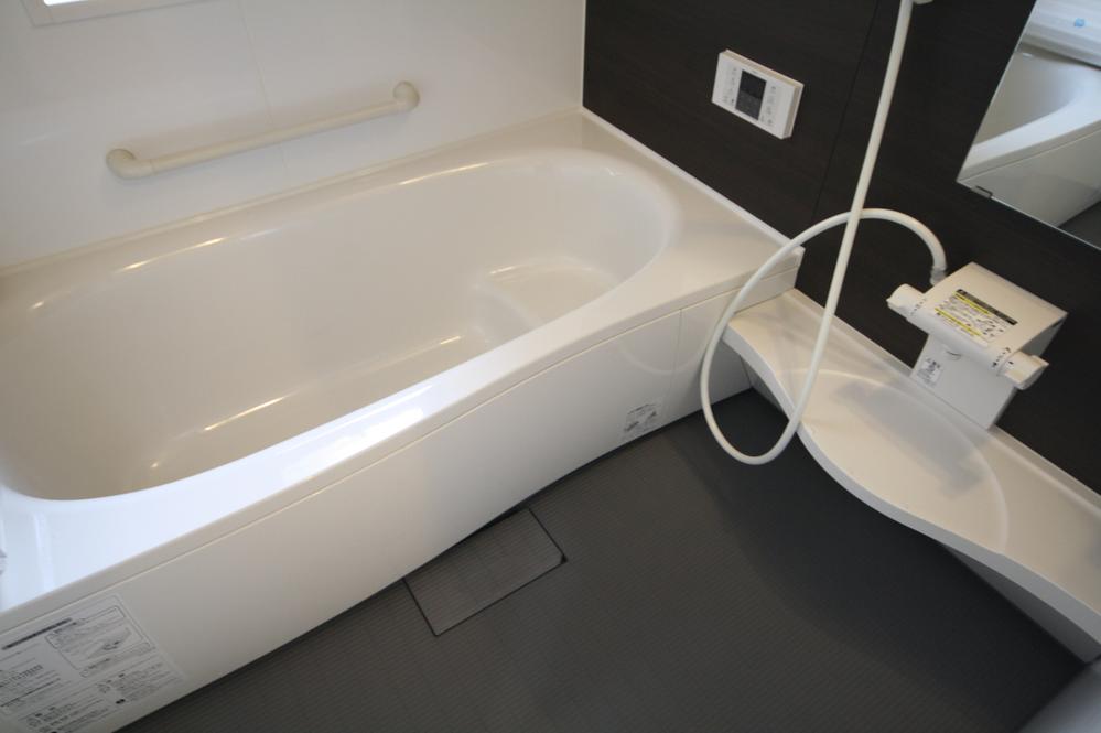 Bathroom. Local (11 May 2013) Shooting