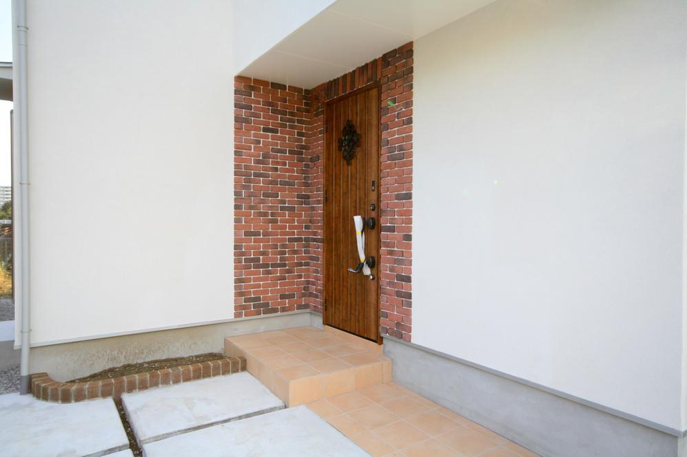 Entrance. Local (11 May 2013) Shooting