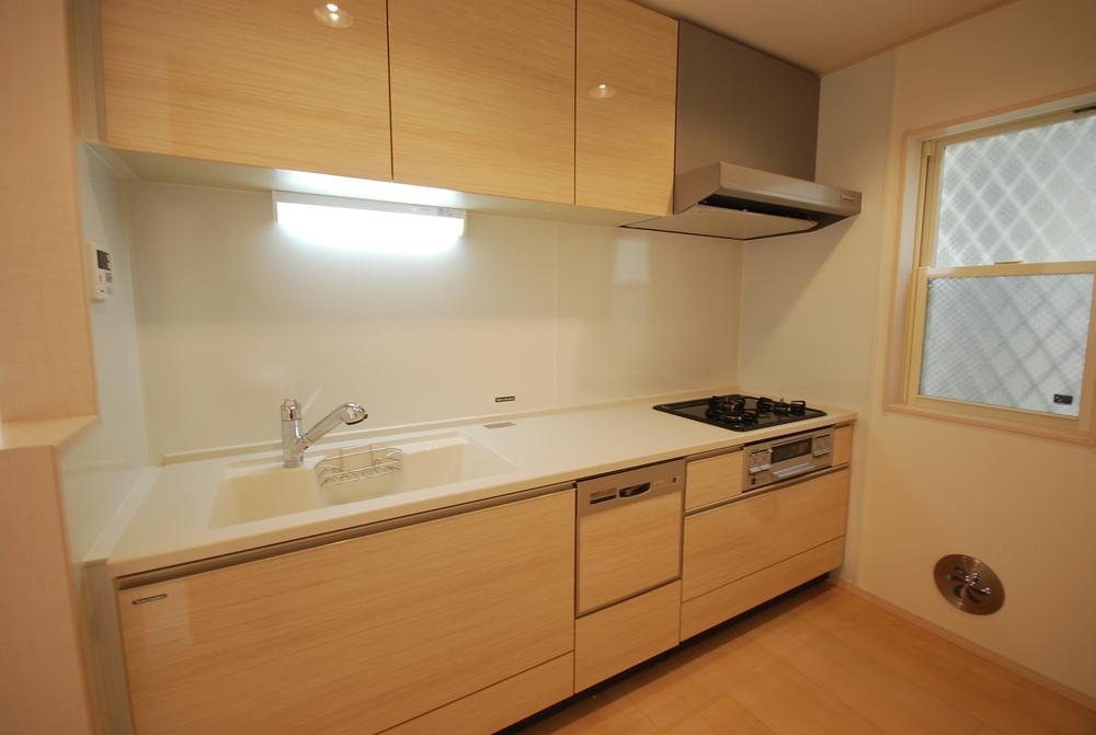 Same specifications photo (kitchen). Seller construction cases