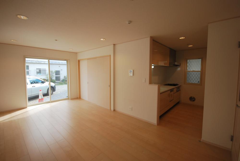 Same specifications photos (living). Seller construction cases