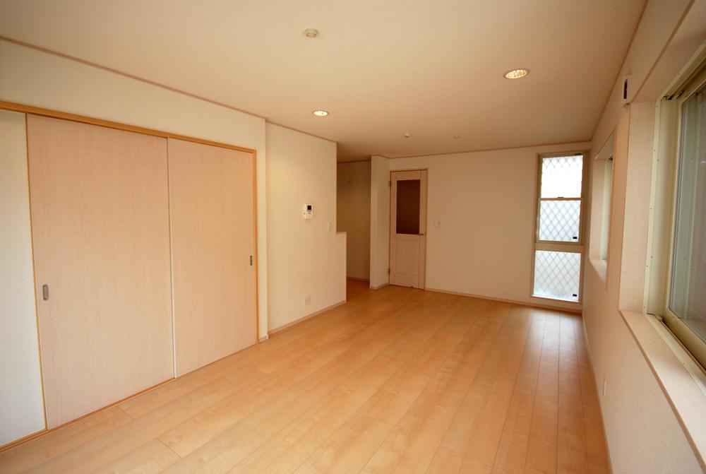 Same specifications photos (living). Seller construction cases