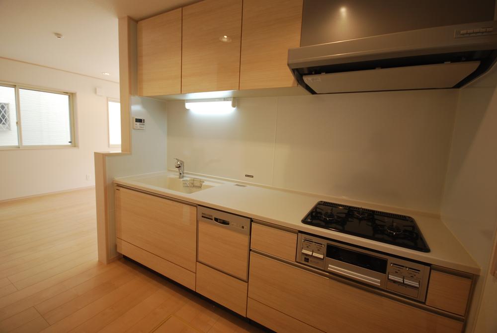 Same specifications photo (kitchen). Seller construction cases