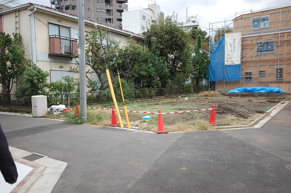 Local photos, including front road. Local (10 May 2013) Shooting