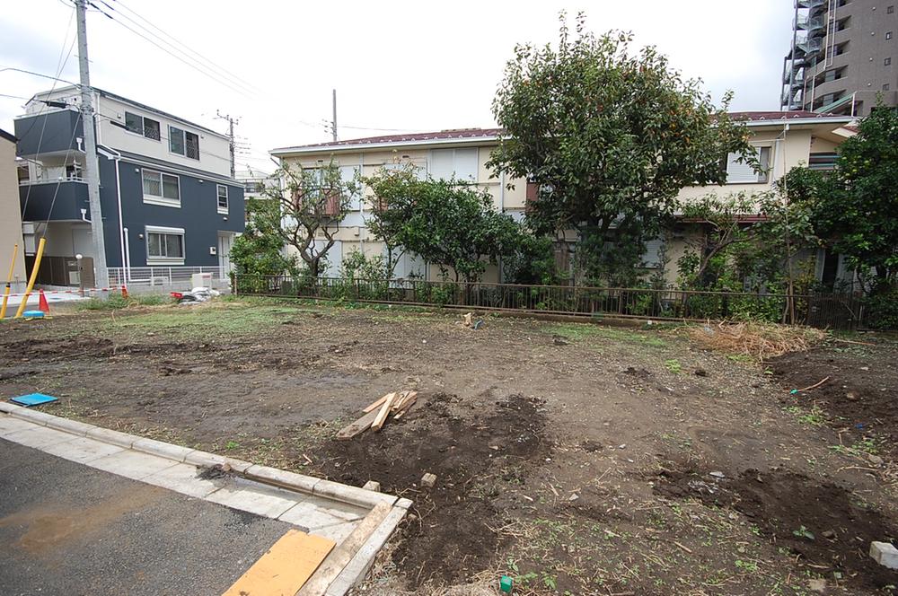 Local photos, including front road. Local (10 May 2013) Shooting