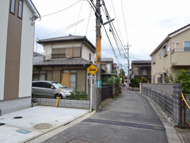 Local photos, including front road. Contact road situation