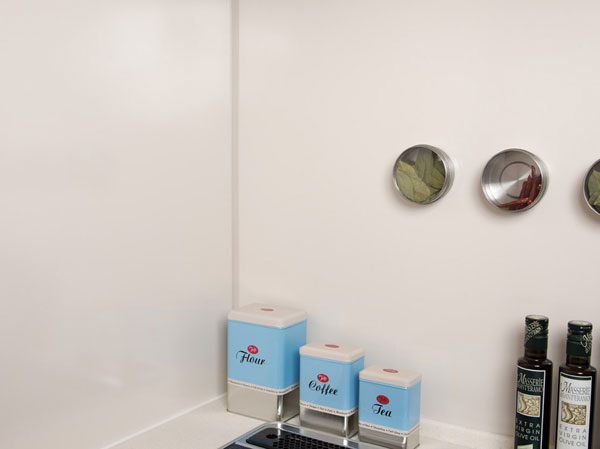 Kitchen.  [Enamel panel] With less oil contamination, Cleaning easy. So can also be used magnet, You can lay out around the kitchen to your specifications.