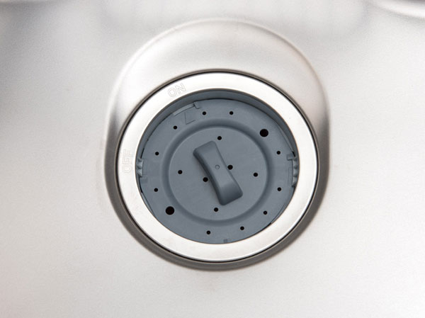 Kitchen.  [Disposer] It reduces the amount of garbage from home by processing and grinding the garbage in the kitchen of the drainage port.  ※ There is garbage and can not be used detergent can not be part of the process.