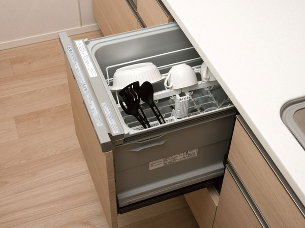 Kitchen.  [Dishwasher] You can save water compared to hand washing, Oil dirt clean, high-temperature cleaning. Tableware set of pre-cleaning is smooth.