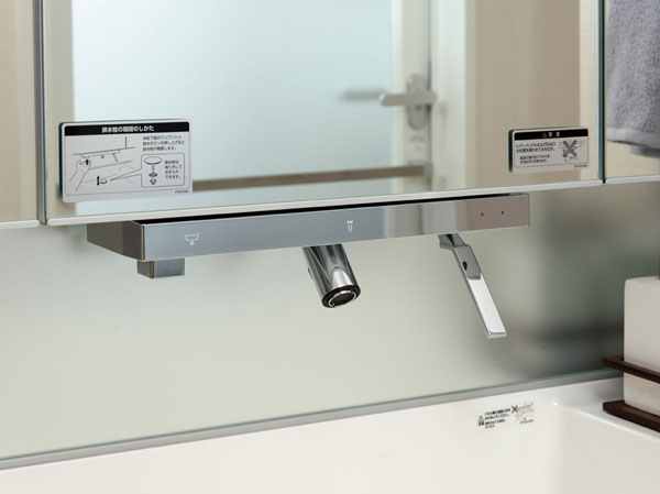 Bathing-wash room.  [Float line faucet (above the water discharge)] Eliminate the rising of the faucet water stain is anxious. Available from the top to not bend down because the water comes out, It is also possible to draw a head.  ※ However, Care is required.