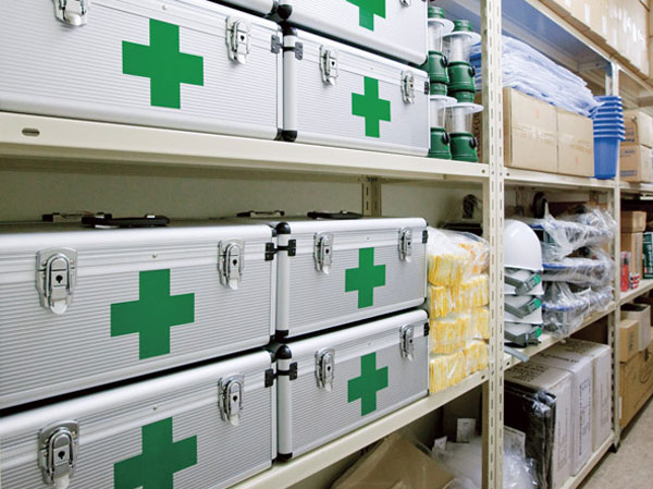 Common utility.  [Disaster prevention warehouse] Disaster prevention stockpile warehouse equipped with the emergency equipment required for emergency 5 ・ 10 ・ On the 15th floor, A large-scale disaster prevention warehouse has been set up on the first floor basement. (Same specifications)