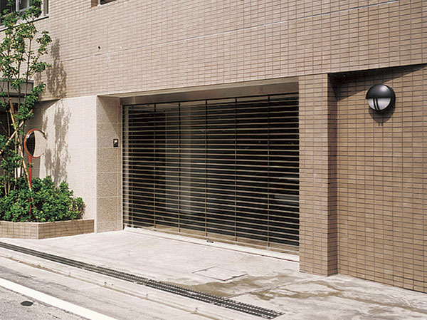Security.  [Parking shutter gate] Installing a shutter gate that can be operated by remote control in the parking lot entrance. Also solid consideration to the security of the vehicle. (Same specifications)