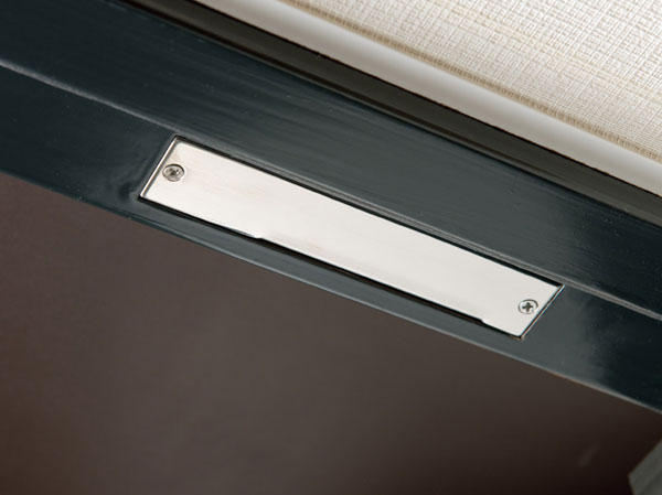 Security.  [All premises security sensors] Set up a crime prevention sensor of Secom the entrance of all dwelling units. When the security sensors of the entrance door to sense at the time set, Dwelling unit within the intercom sounded, It will be automatically reported to the Secom control center.  ※ 16 ・ 17th floor is also installed in the window (same specifications)