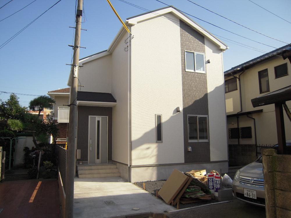 Local appearance photo. Local (11 May 2013) Shooting