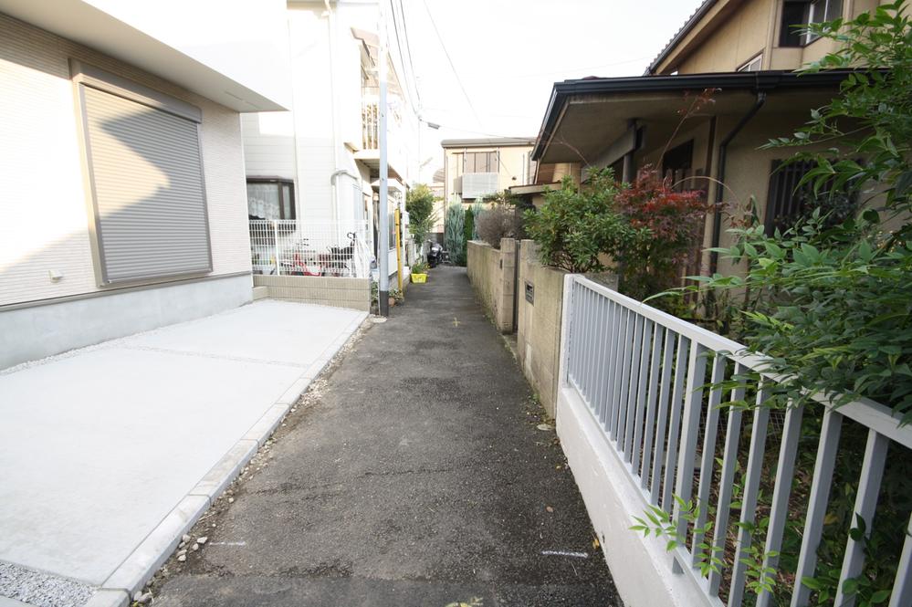 Local photos, including front road. Local (2013 November shooting)