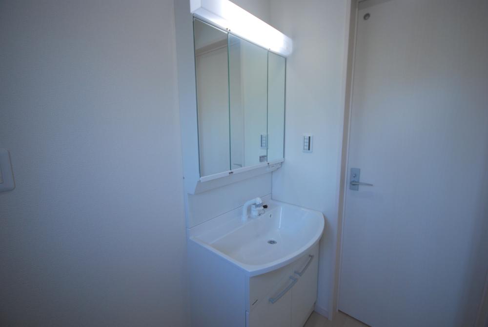 Same specifications photos (Other introspection). Example of construction Wash basin