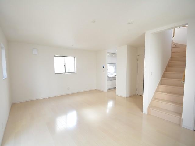 Living. Fuchu Yotsuya 1-chome 1 Building living