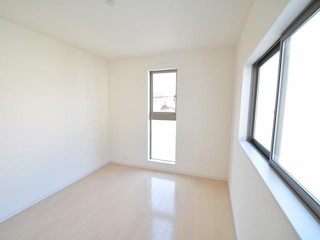 Non-living room. Fuchu Yotsuya 1-chome 1 Building Western style room