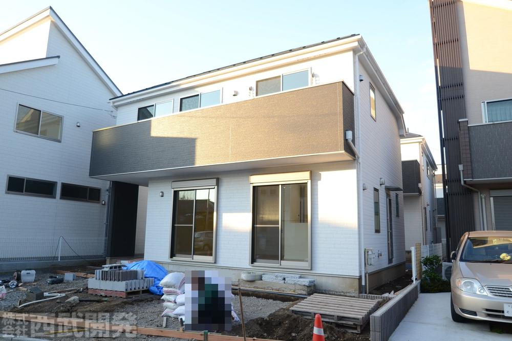 Local photos, including front road. Local (11 May 2013) Shooting B Building