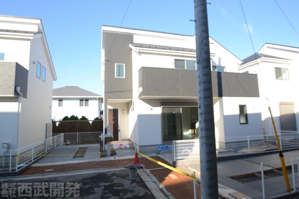 Local photos, including front road. Local (11 May 2013) Shooting N Building