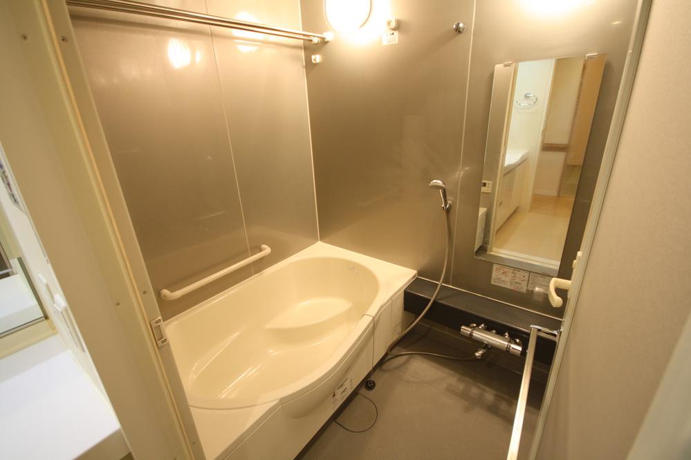 Bathroom. Local (11 May 2013) Shooting