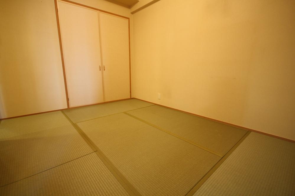 Non-living room. Local (11 May 2013) Shooting