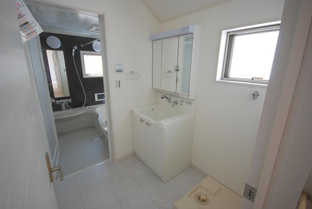 Wash basin, toilet. Indoor (June 2013) Shooting