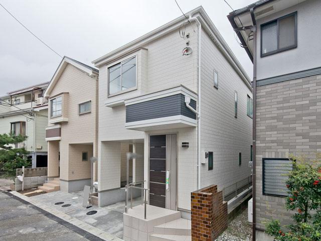 Local appearance photo. 1 Building buildings was completed