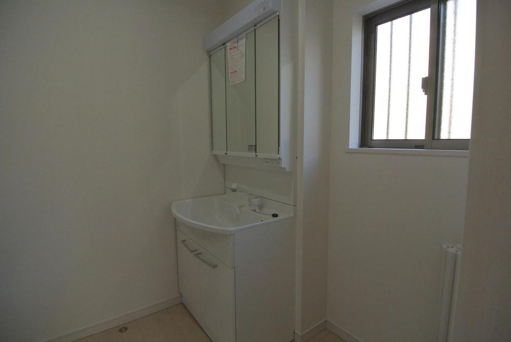 Wash basin, toilet. Interior