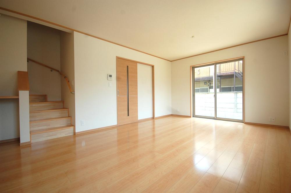 Same specifications photos (living). Same specifications