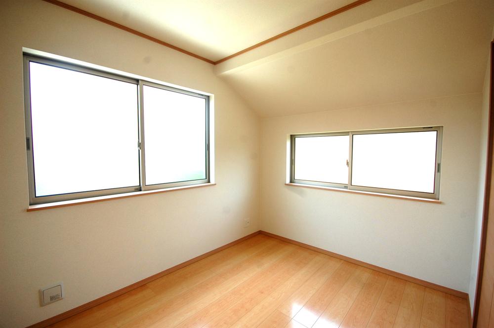 Same specifications photos (Other introspection). Same specifications