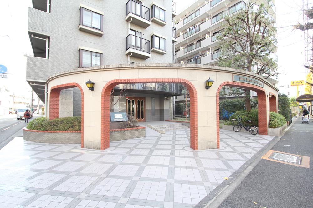 Entrance. Common areas