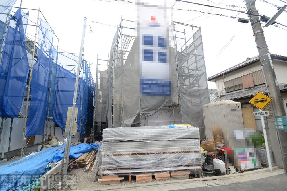 Local photos, including front road. Local (August 2013) Shooting Was completion of framework