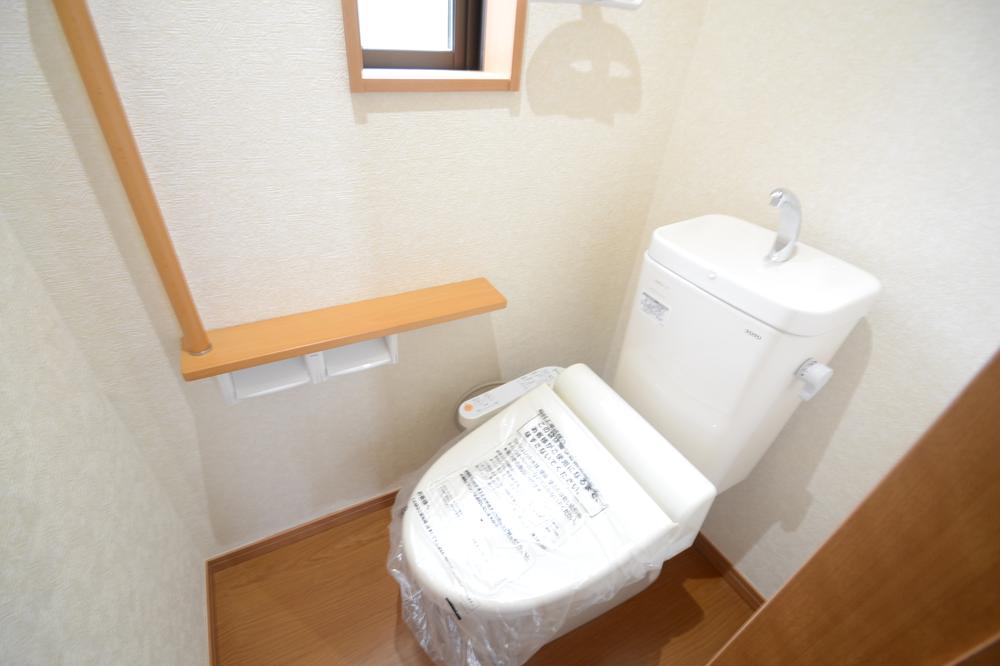 Toilet. 1st floor ・ Second floor Washlet With handrail