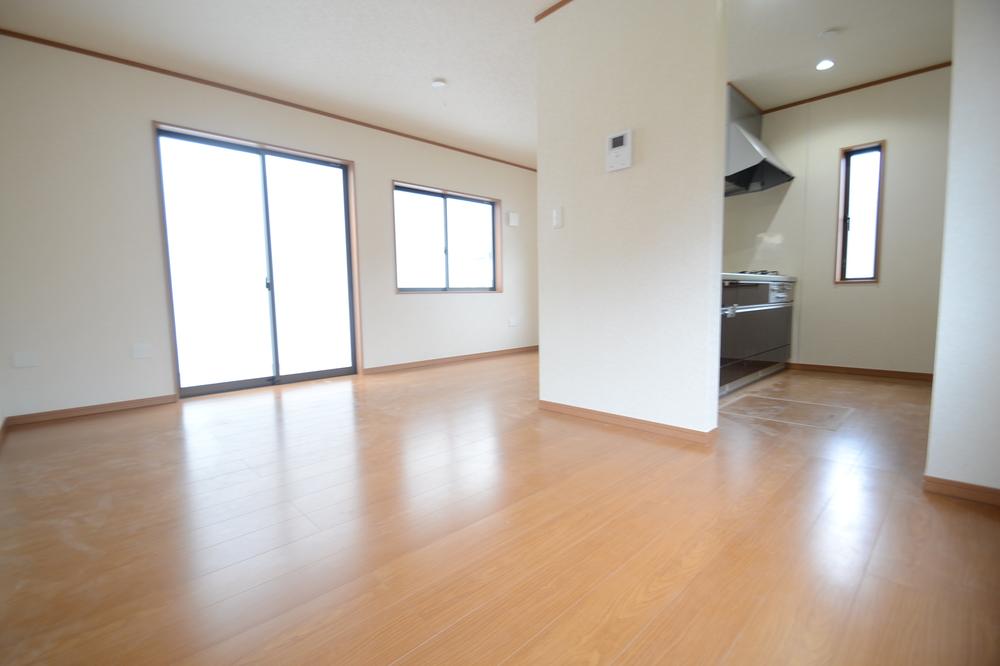 Living. LDK15 Pledge Counter Kitchen