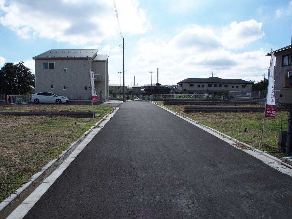 Local photos, including front road. Local (10 May 2013) Shooting